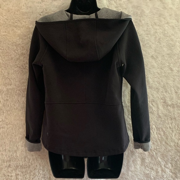Ladies size 6 Black Lululemon Jacket! - Picture 5 of 8
